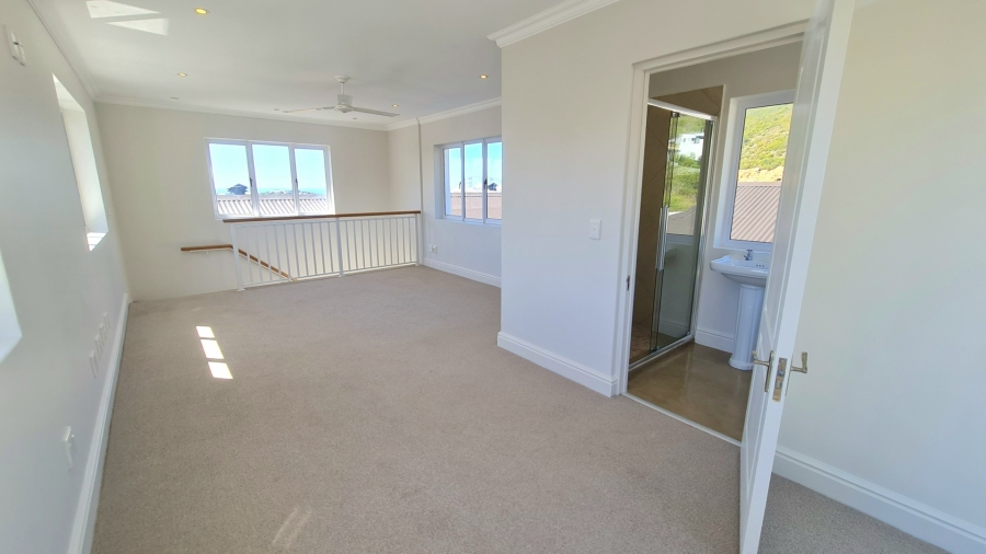 7 Bedroom Property for Sale in Whale Rock Western Cape